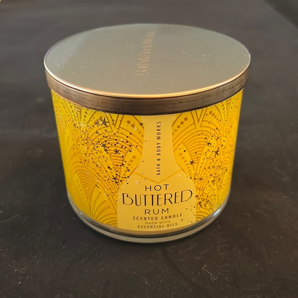 Bath and Body Works 3-Wick Hot Buttered Rum Candle with Box 14.5oz